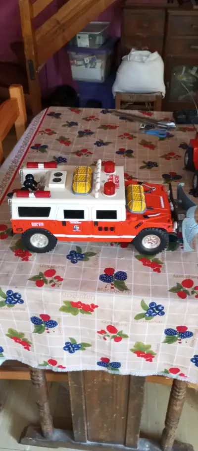 Camión de bomberos juguete - miniatura 1
