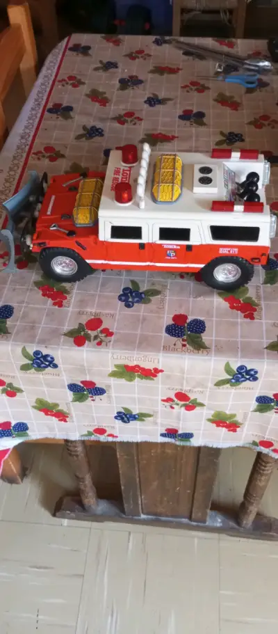 Camión de bomberos juguete - miniatura 3