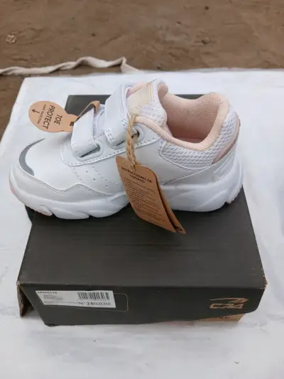 Zapatillas blancas deportivas para niños - miniatura 1