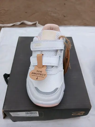 Zapatillas blancas deportivas para niños - miniatura 2
