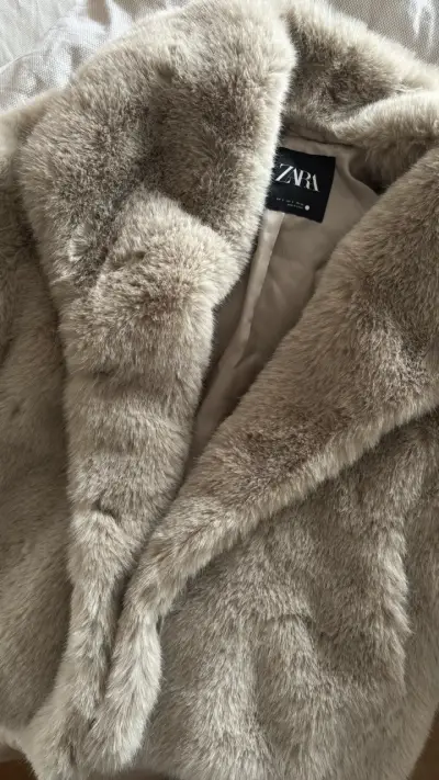 Abrigo peludo gris  Zara - miniatura 1