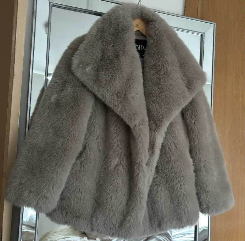 Abrigo peludo gris  Zara - 3