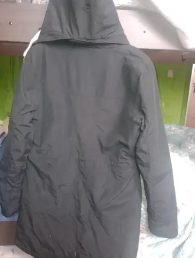 Chaqueta negra de invierno - miniatura 2