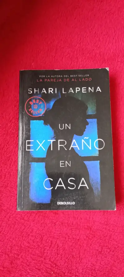 'Un extraño en casa' Shari Lapena - miniatura 1