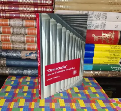 "Democracia" - Roberto Torreti - miniatura 1
