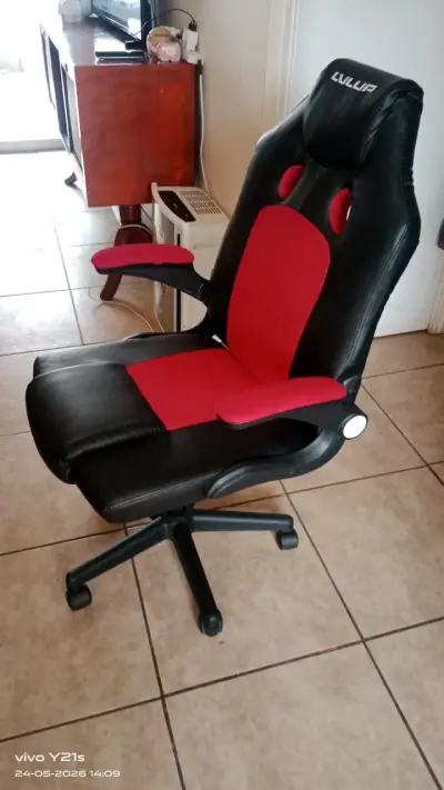 Silla gamer negra y roja - miniatura 4