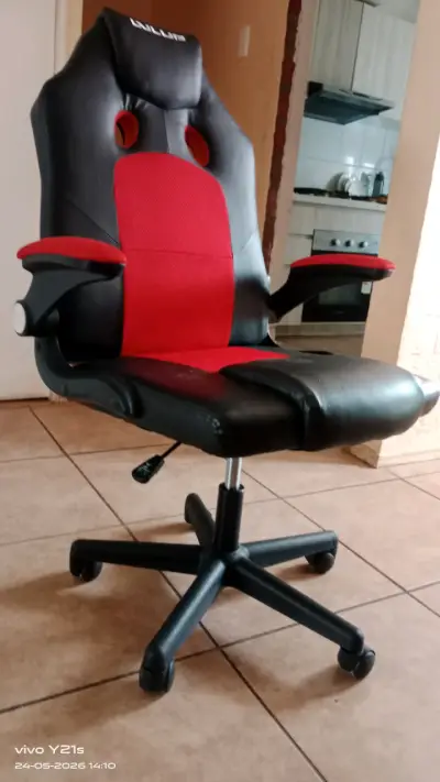 Silla gamer negra y roja - miniatura 5