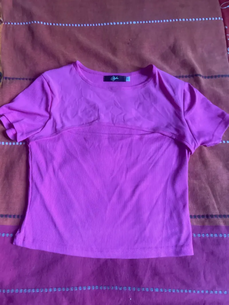 Polera fucsia de mujer
