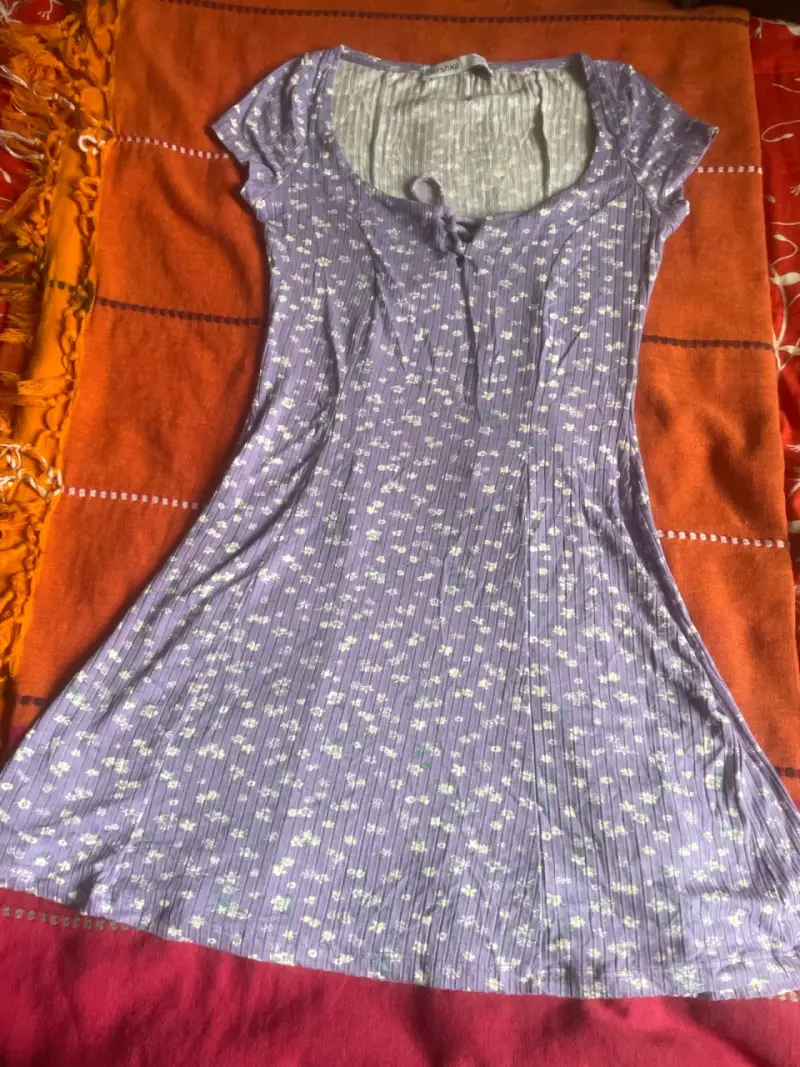 Vestido morado con flores