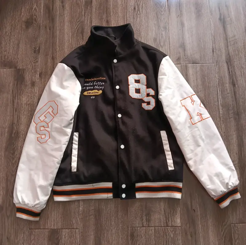 Chaqueta varsity negra y blanca - 1