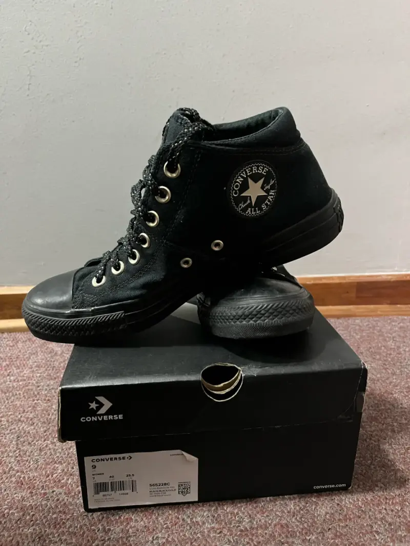 Zapatillas Converse negras con dorado de lona - 1