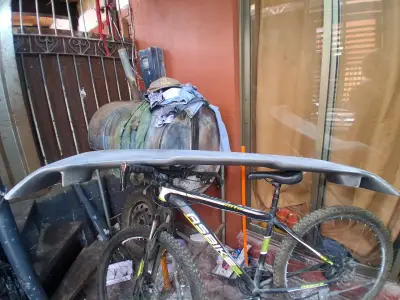 Alerón para auto usado - miniatura 1