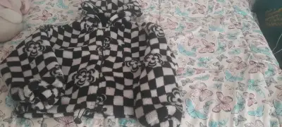 Chaqueta polar ajedrez blanco y negro - miniatura 2