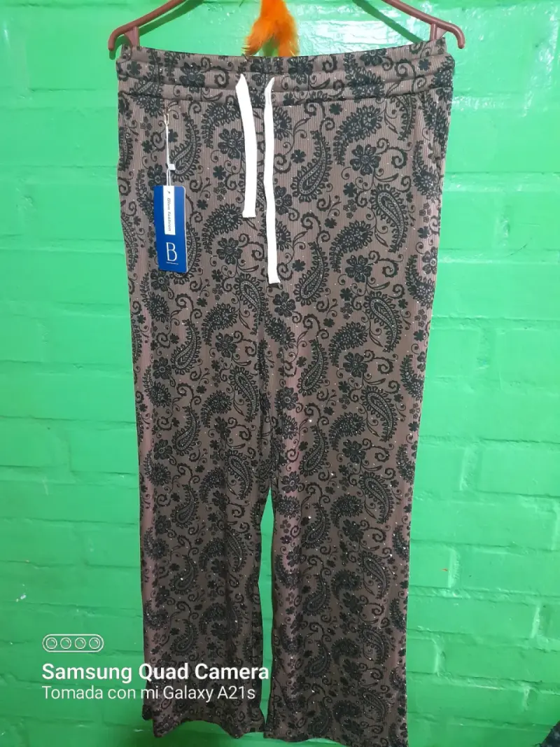 Pantalones estampados beige y negro - 3