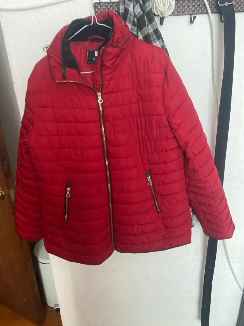 Chaqueta acolchada roja para mujer