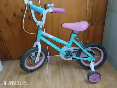 Bicicleta infantil con ruedas auxiliares - miniatura 3