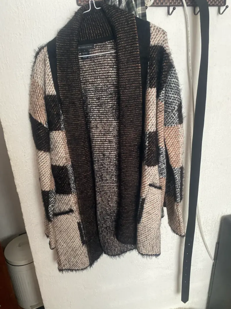 Cardigan a cuadros negro y beige