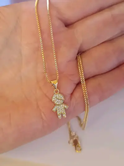 Collar de cadena dorada con dije niño - miniatura 1