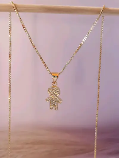 Collar de cadena dorada con dije niño - miniatura 2