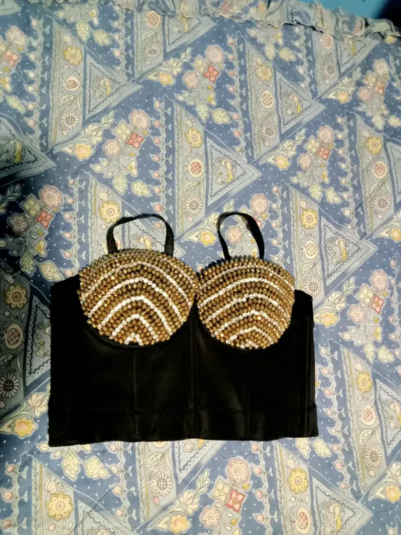 Top corto con lentejuelas