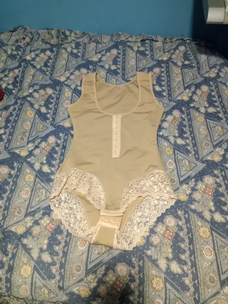Body beige con encaje