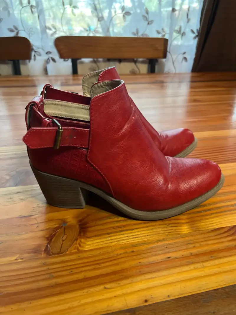 Botines rojos de cuero - 1