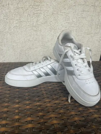 Zapatillas blancas Adidas clásicas - miniatura 1