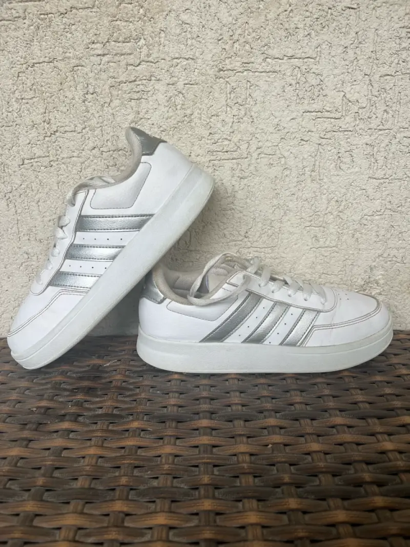 Zapatillas blancas Adidas clásicas - 2