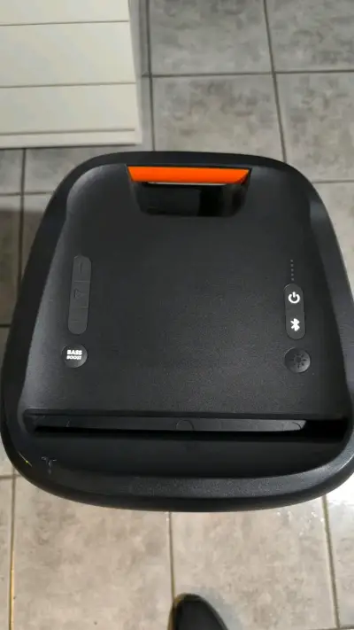 Parlante JBL grande - miniatura 3