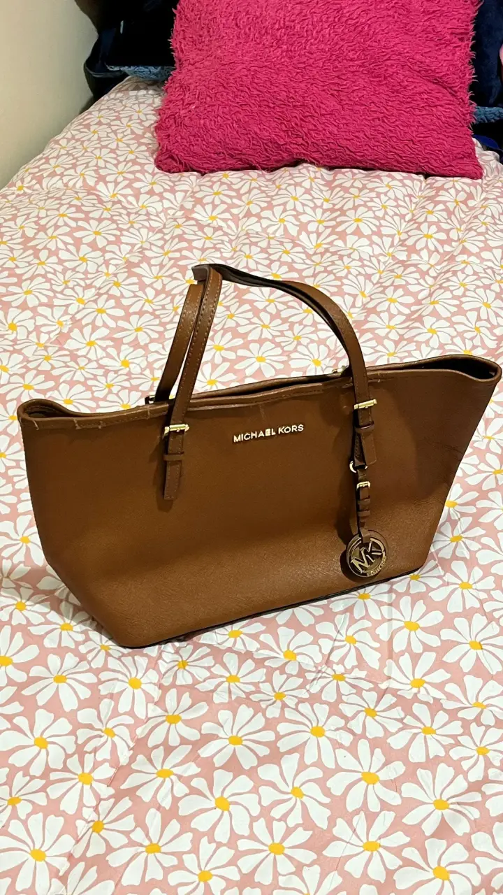 Cartera dorada con brillo - 5