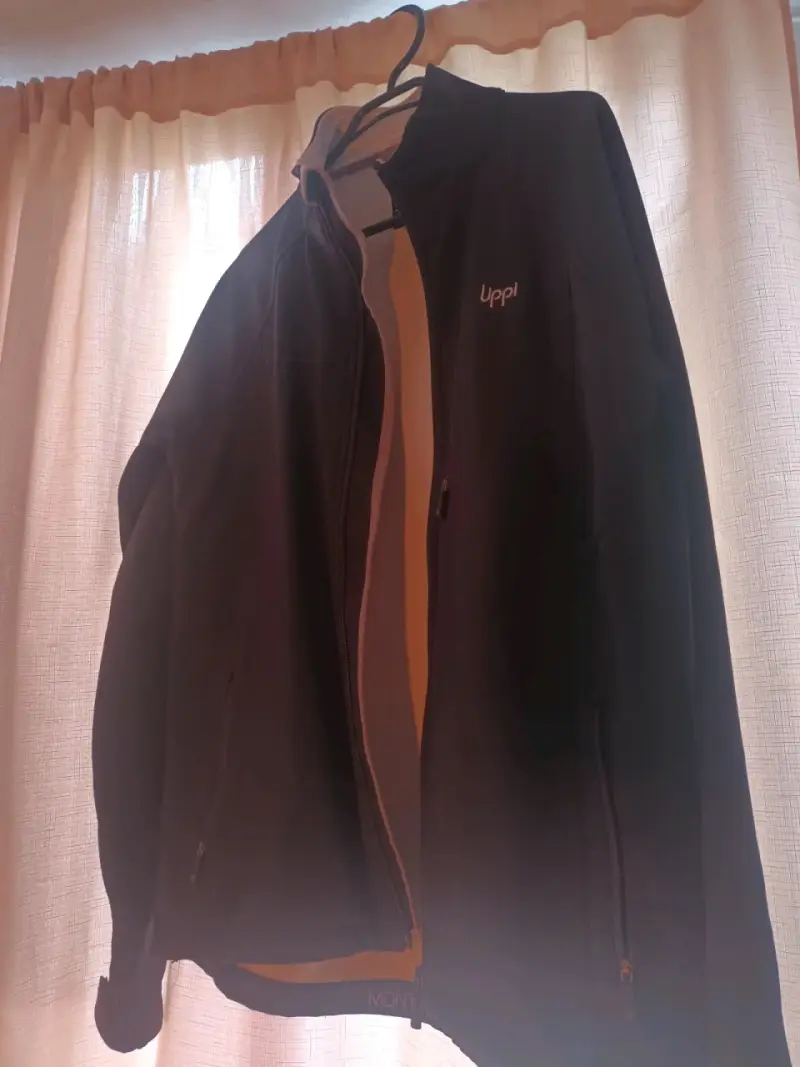 Chaqueta negra Uppi - 2