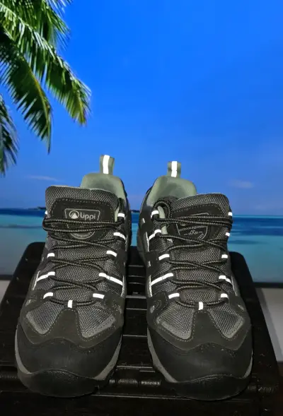 Zapatillas outdoor negras Upp - miniatura 1