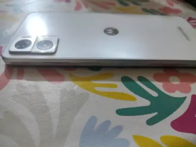 Motorola E22i - miniatura 3