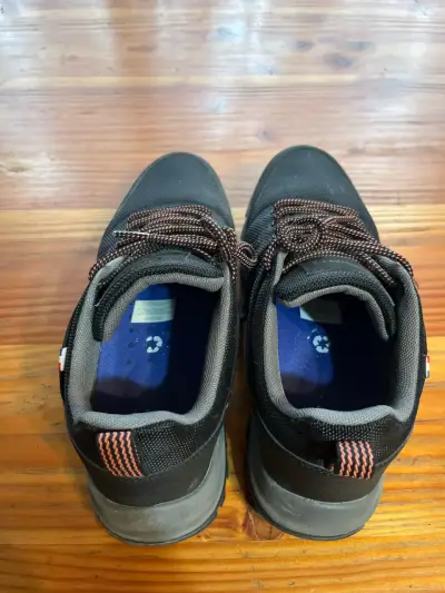 Zapatillas de trekking negras marca Michelin - miniatura 2