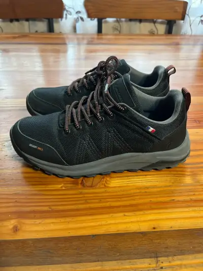 Zapatillas de trekking negras marca Michelin - miniatura 3