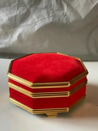 Cajita joyero octagonal rojo y dorado - miniatura 2