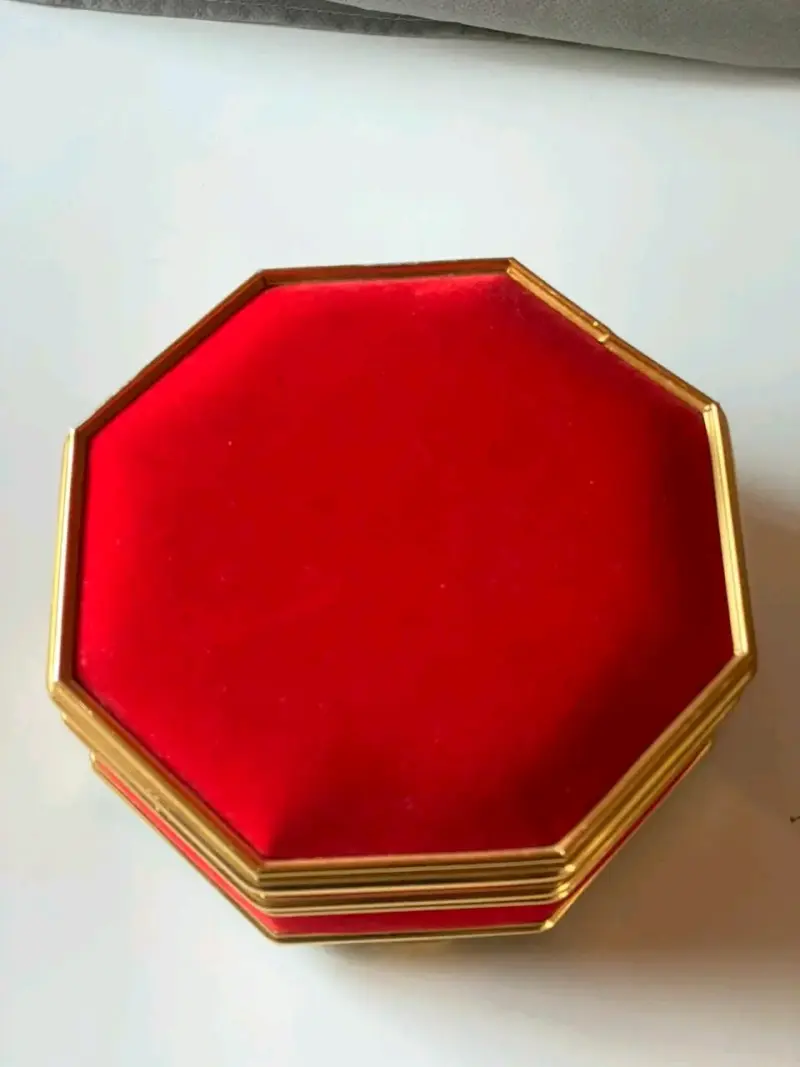 Cajita joyero octagonal rojo y dorado - 3