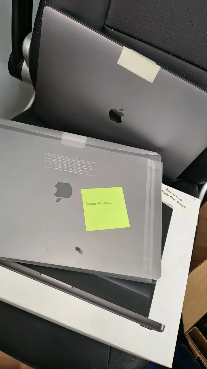 Laptop bloqueada para repuestos