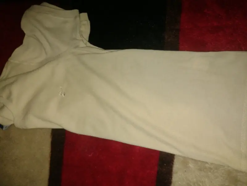 Polera beige con logo bordado - 3