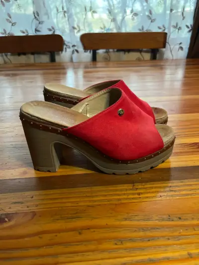 Sandalias rojas de tacón alto - miniatura 1