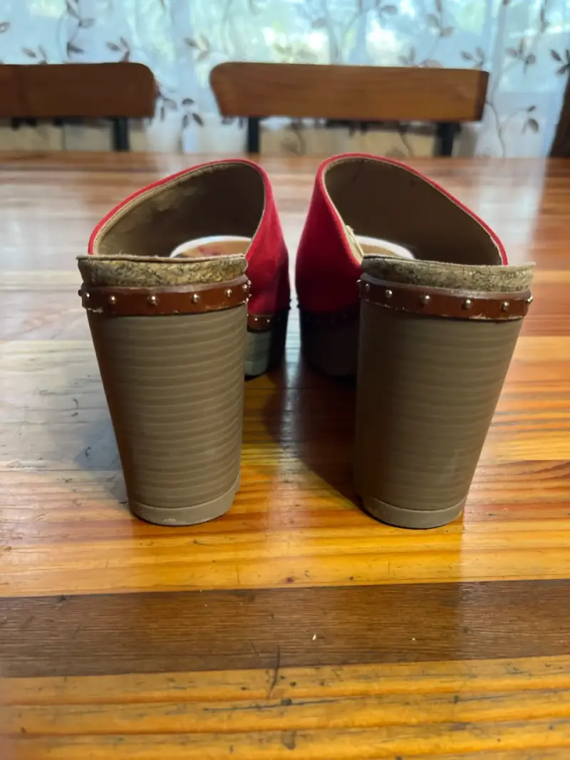 Sandalias rojas de tacón alto - 4