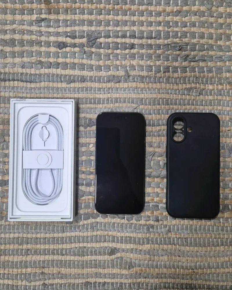 iPhone 16 black - 2