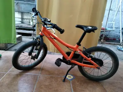 Bicicleta infantil naranja - miniatura 1