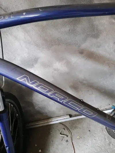 Bicicleta montaña azul usada - miniatura 2