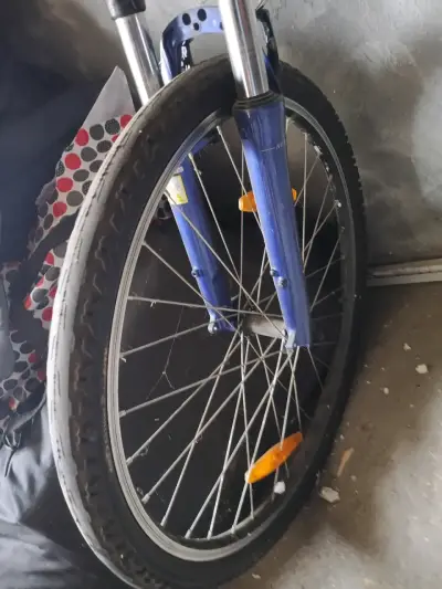 Bicicleta montaña azul usada - miniatura 5