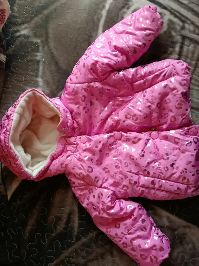 Chaqueta rosada con diseño animal print - 1