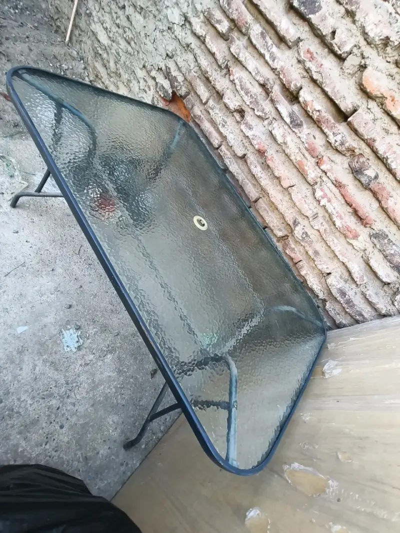 Mesa de vidrio para exterior - 1
