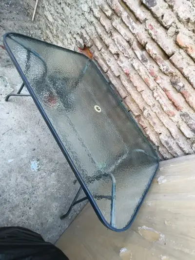 Mesa de vidrio para exterior - miniatura 1