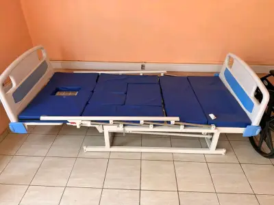 Cama hospitalaria ajustable - miniatura 2