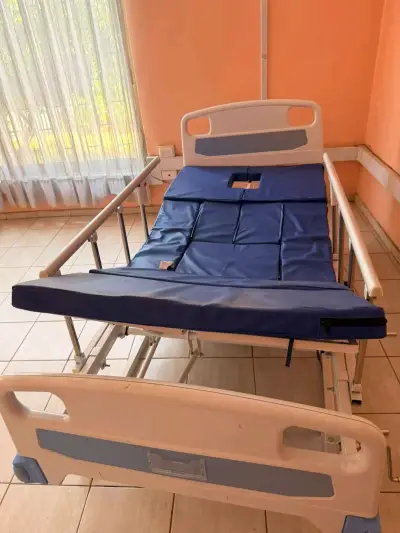 Cama hospitalaria ajustable - miniatura 3